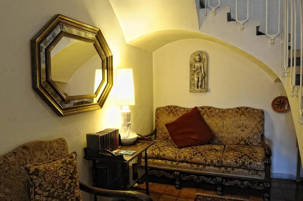 Hostal Residencia Catalina Palamos Guest house