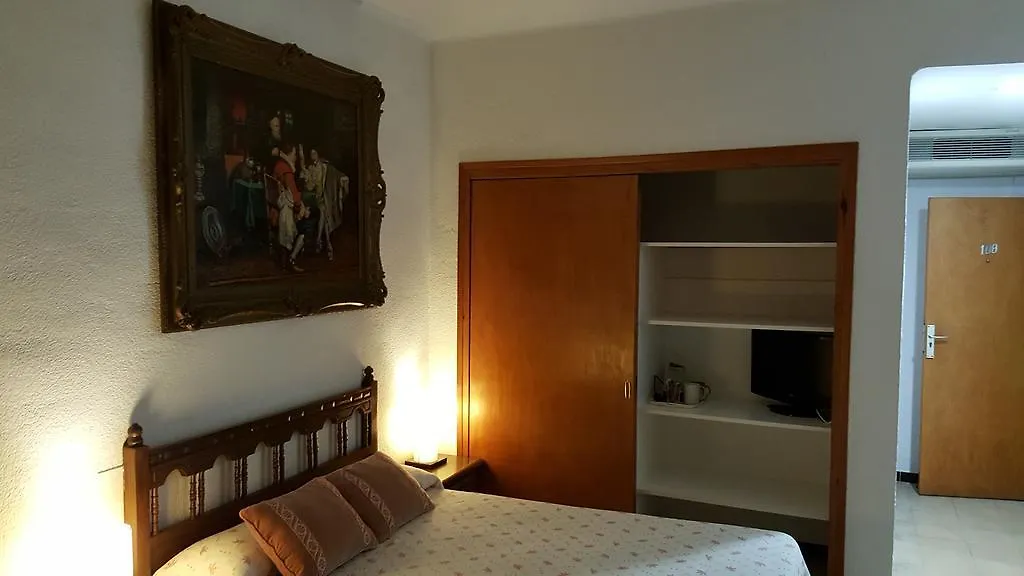 Hostal Residencia Catalina Palamos Guest house
