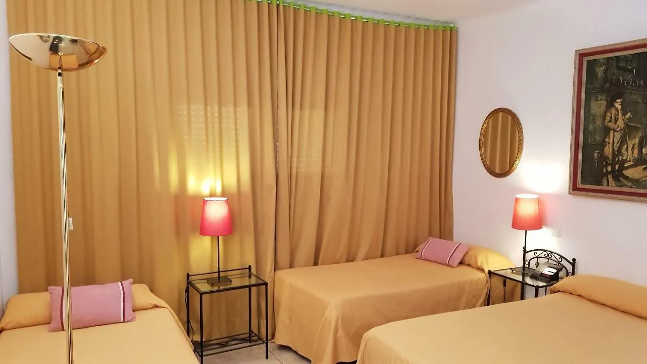 Hostal Residencia Catalina Palamos Guest house