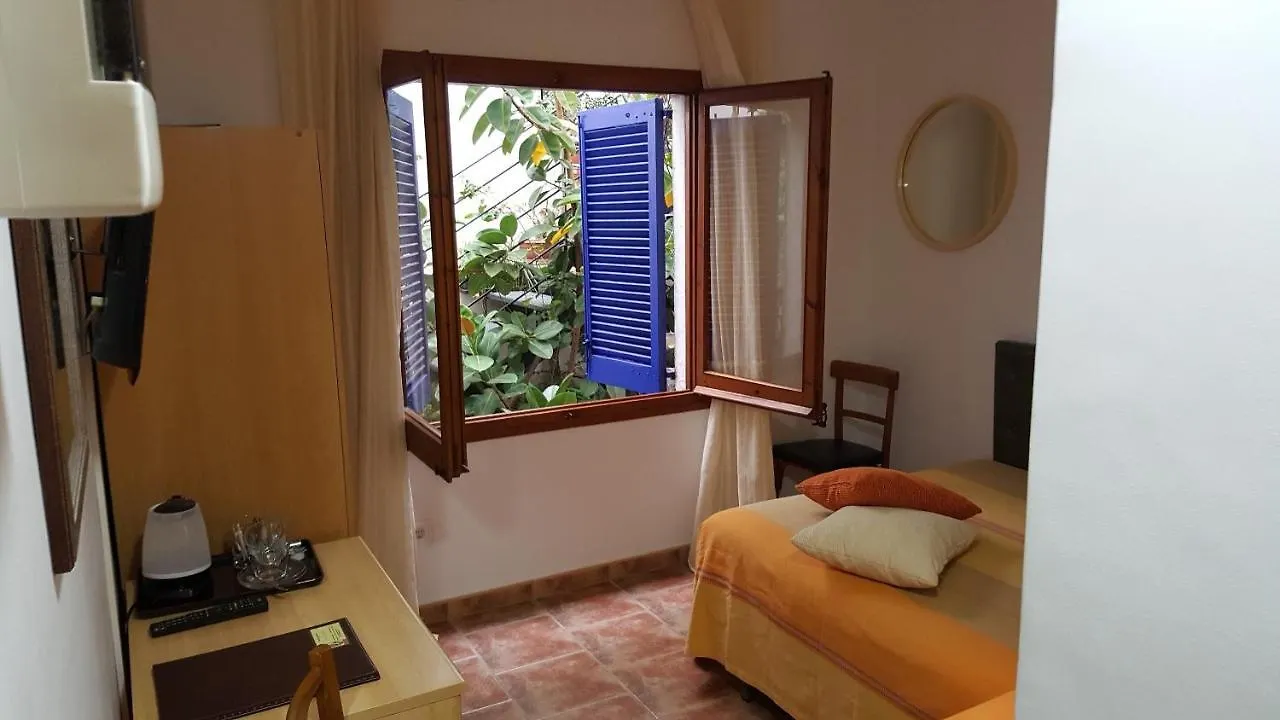 Hostal Residencia Catalina Palamós